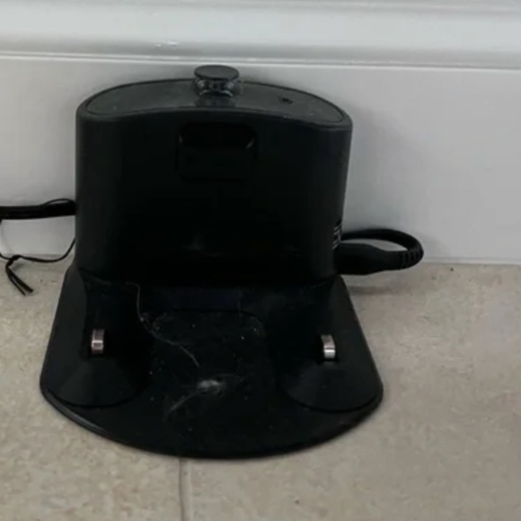 iRobot Roomba 655 Vacuum Cleaning Robot Machine W/charger - Picture 3 of 10